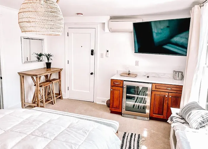 Buttonwood Hotel 1 - Boutique Accommodations